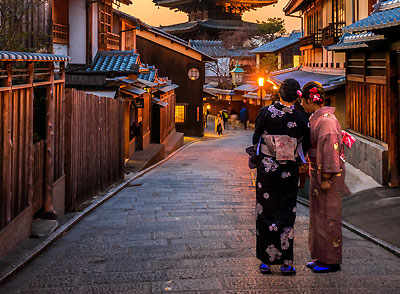 traditional shopping village, kyoto foot hills, temples,  