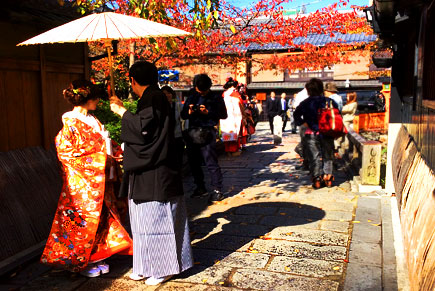 geisha, kimono, gion district, kyoto, sketching, drawing, painting, sketch book tour, 