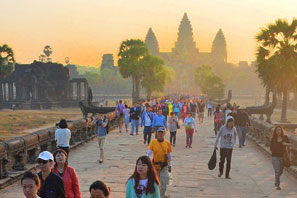angkor wat temple , morning sunrise, main entry,